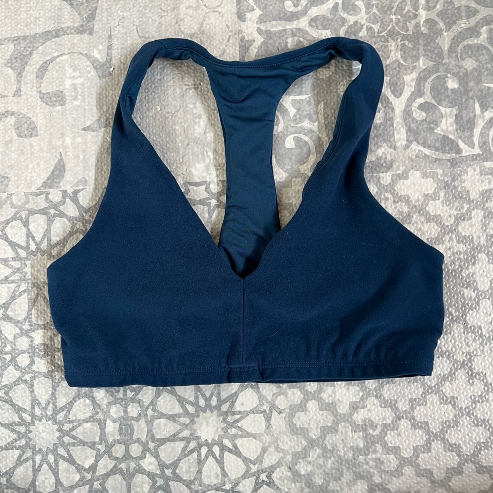 Alo yoga brand sports bra size XS.
